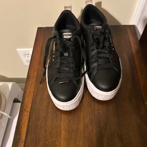 Puma Men's Black and White Sneakers